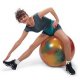 Barevný gymnastický míč na posilování a protažení celého těla