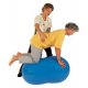 Modrý oválný míč Physio roll Plus je vhodný k terapeutickému cvičení